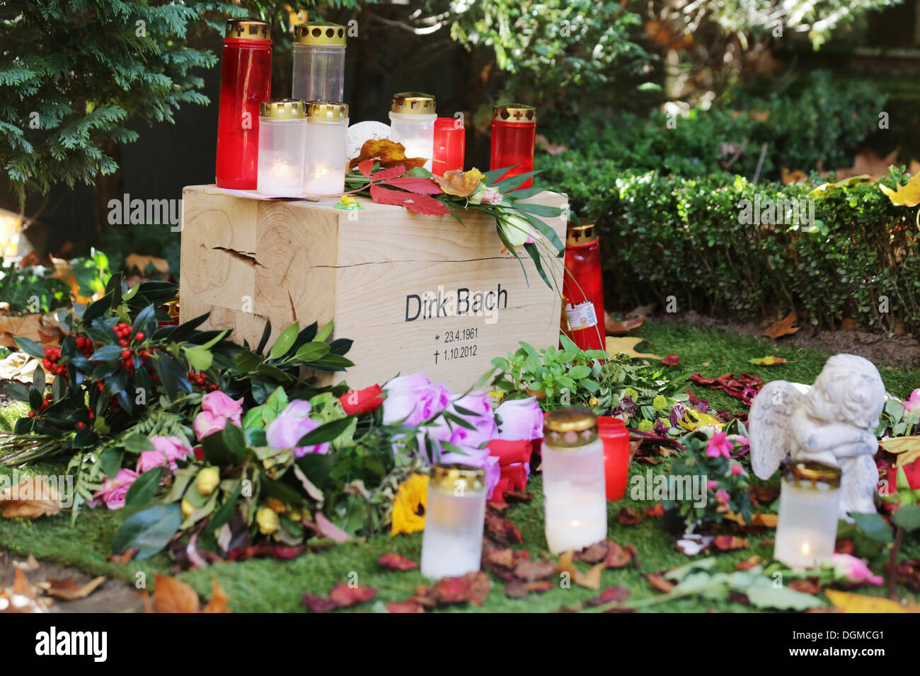 Grab von Schauspieler und Entertainer Dirk Bach am Melatenfriedhof Friedhof, Köln, Nordrhein-Westfalen Stockfoto