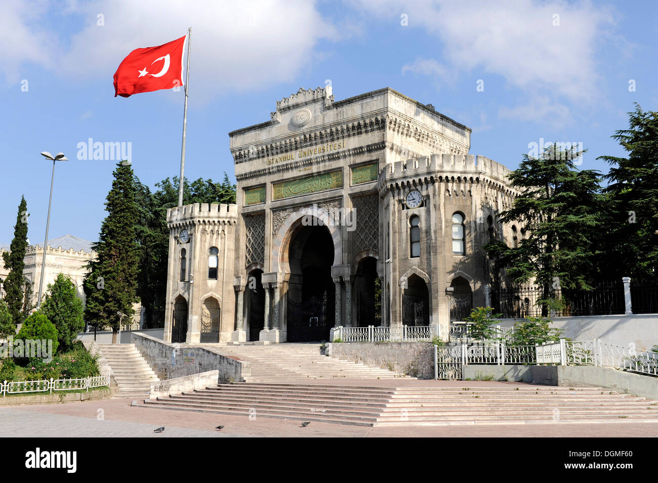 Serasker Tor, Haupteingang der Universität Istanbul, Ueniversitesi, Beyazit Meydani Quadrat, Beyazit-Platz, Istanbul Stockfoto