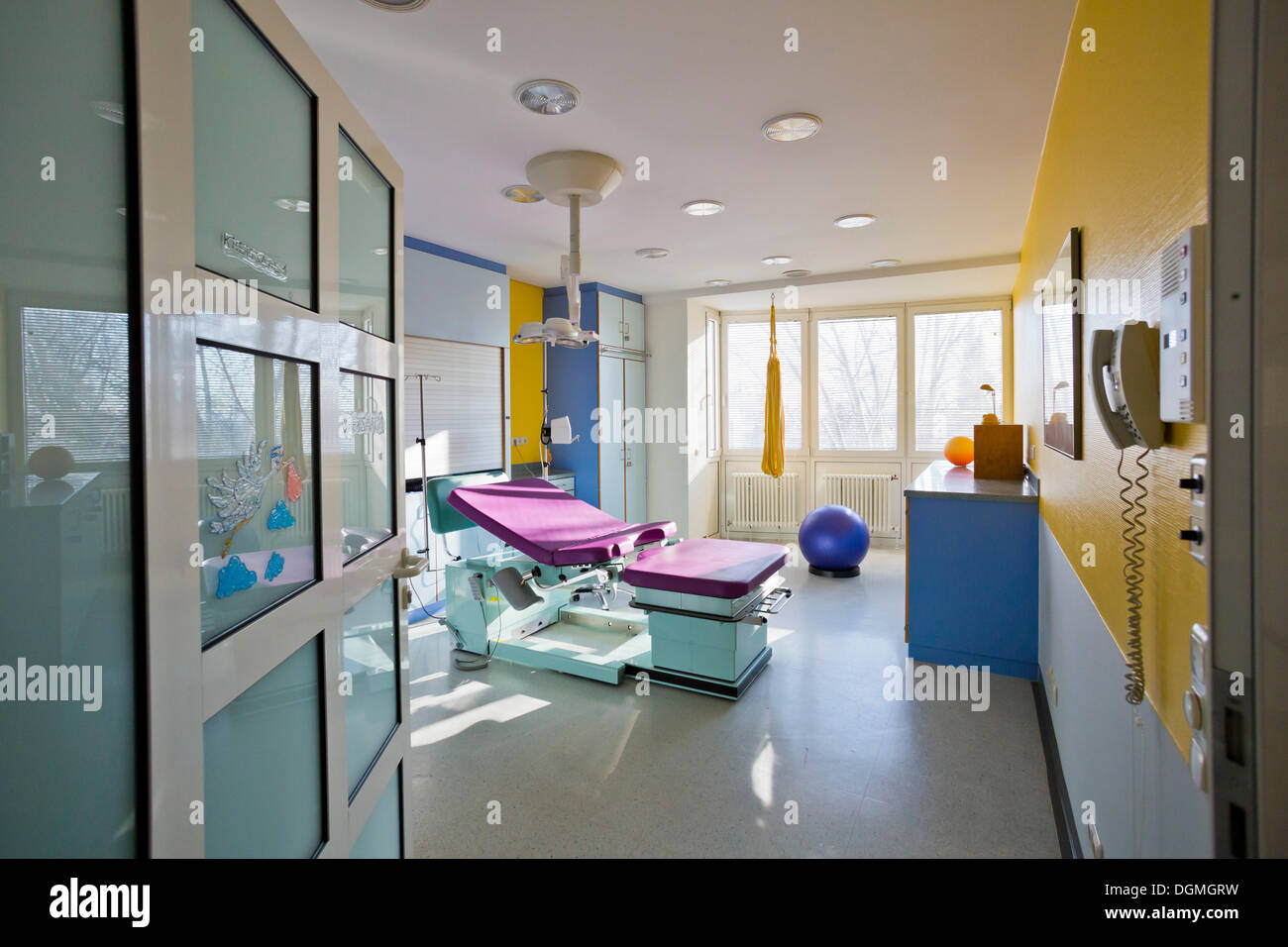 Kreißsaal in einer Entbindungsstation, Deutschland Stockfoto