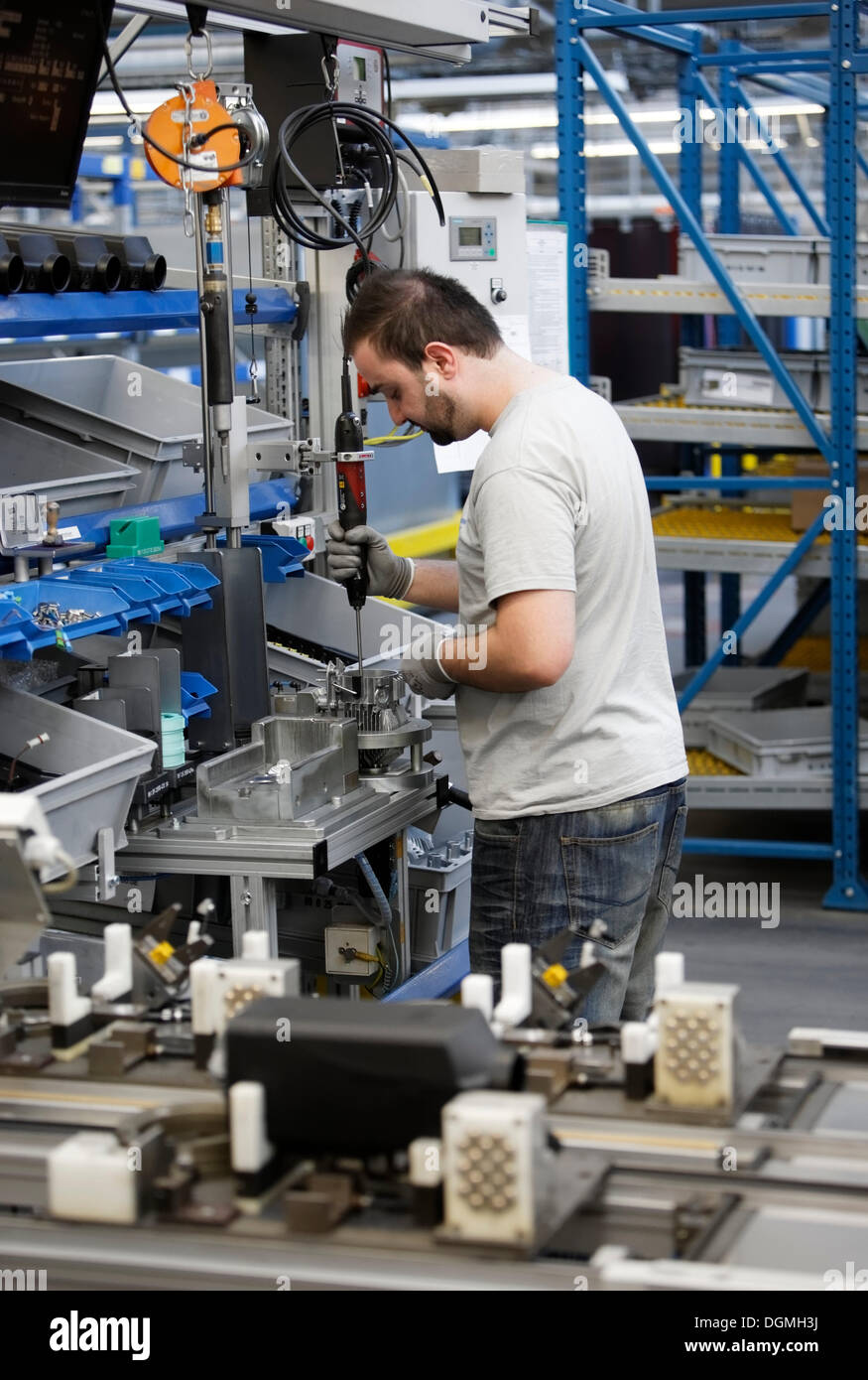 Produktion von Fahrzeug-Standheizungen bei J. Eberspächer GmbH & Co. KG, Esslingen, Baden-Württemberg Stockfoto