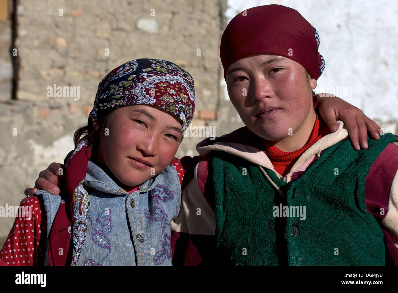 Узбек таджик киргиз туркмен. Таджикистан люди. Киргизы народы Таджикистана. Таджики люди. Казахи и киргизы.