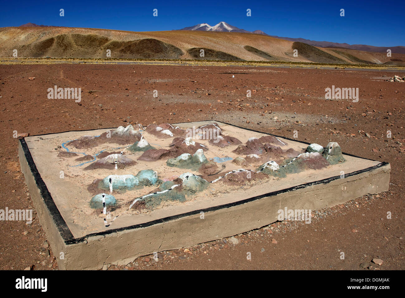 Dreidimensionales Modell der Umwelt, der Vulkan uturuncu, 6008 m., am Rücken, Atacama-Wüste, Altiplano, Bolivien Stockfoto