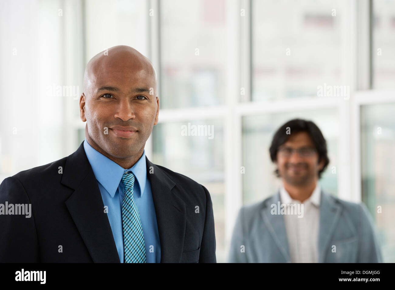 Business-Leute. Zwei Männer in Anzügen. Stockfoto