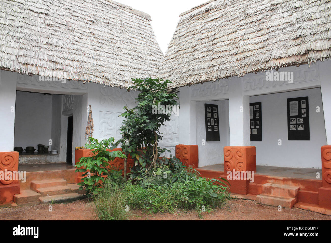 Eine traditionelle Ashanti Schrein - Besease Schrein - Ghana Stockfoto