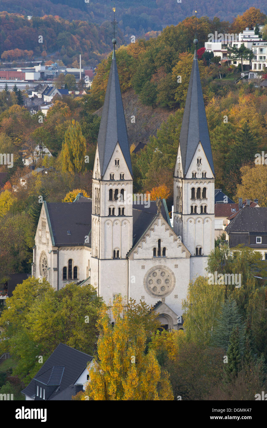 Katholische Kirche St. Michaelkirche, Gothic Revival-Stil, erbaut im Jahre 1906, Siegen, Siegen-Wittgenstein Bezirk Stockfoto