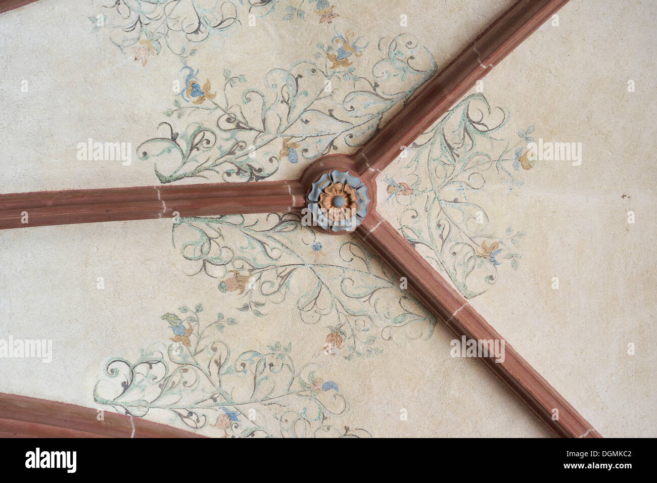 Gotisches Kreuz geriffelt Tresor mit floralen Fresken im Kapitelsaal Eberbach Abbey, Kloster Eberbach, Eltville, Hessen Stockfoto