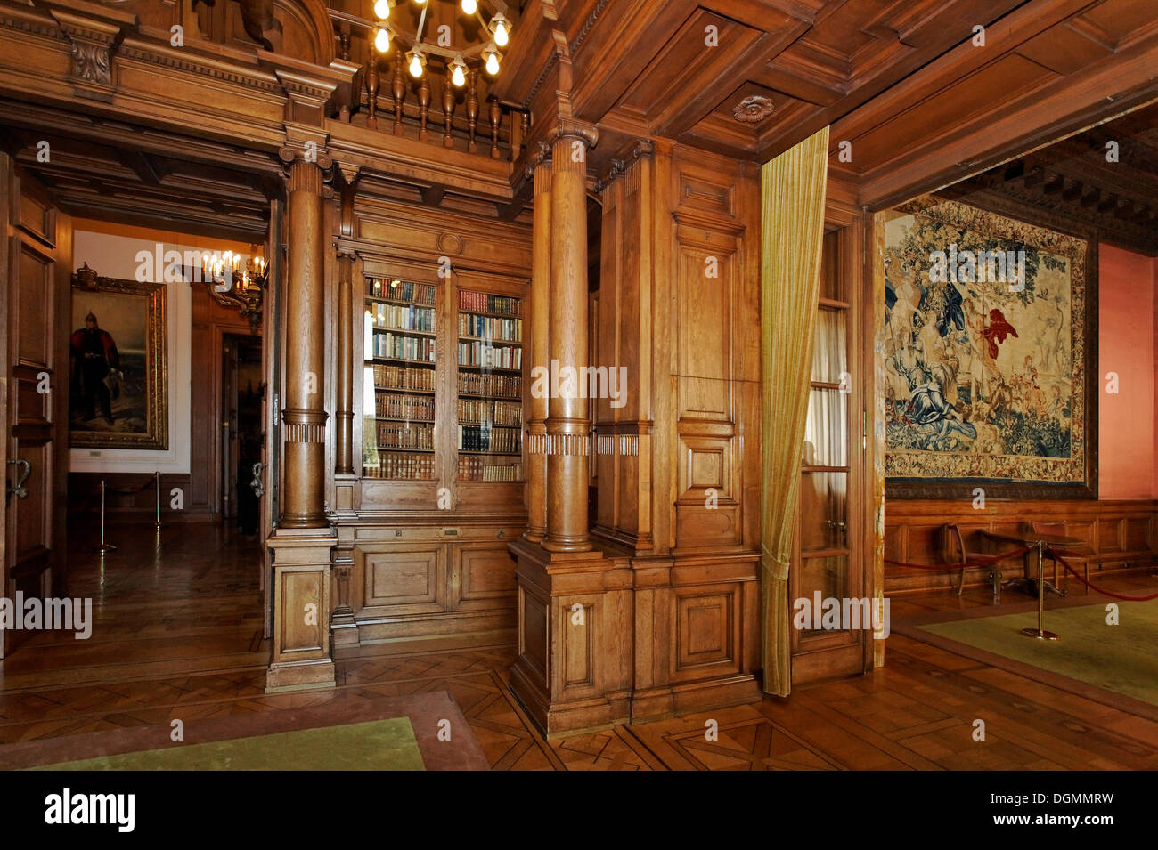 Bibliothek mit Holzvertäfelung, Villa Huegel, ehemaligen Wohnhaus der Familie Krupp, Essen-Baldeney, North Rhine-Westphalia Stockfoto