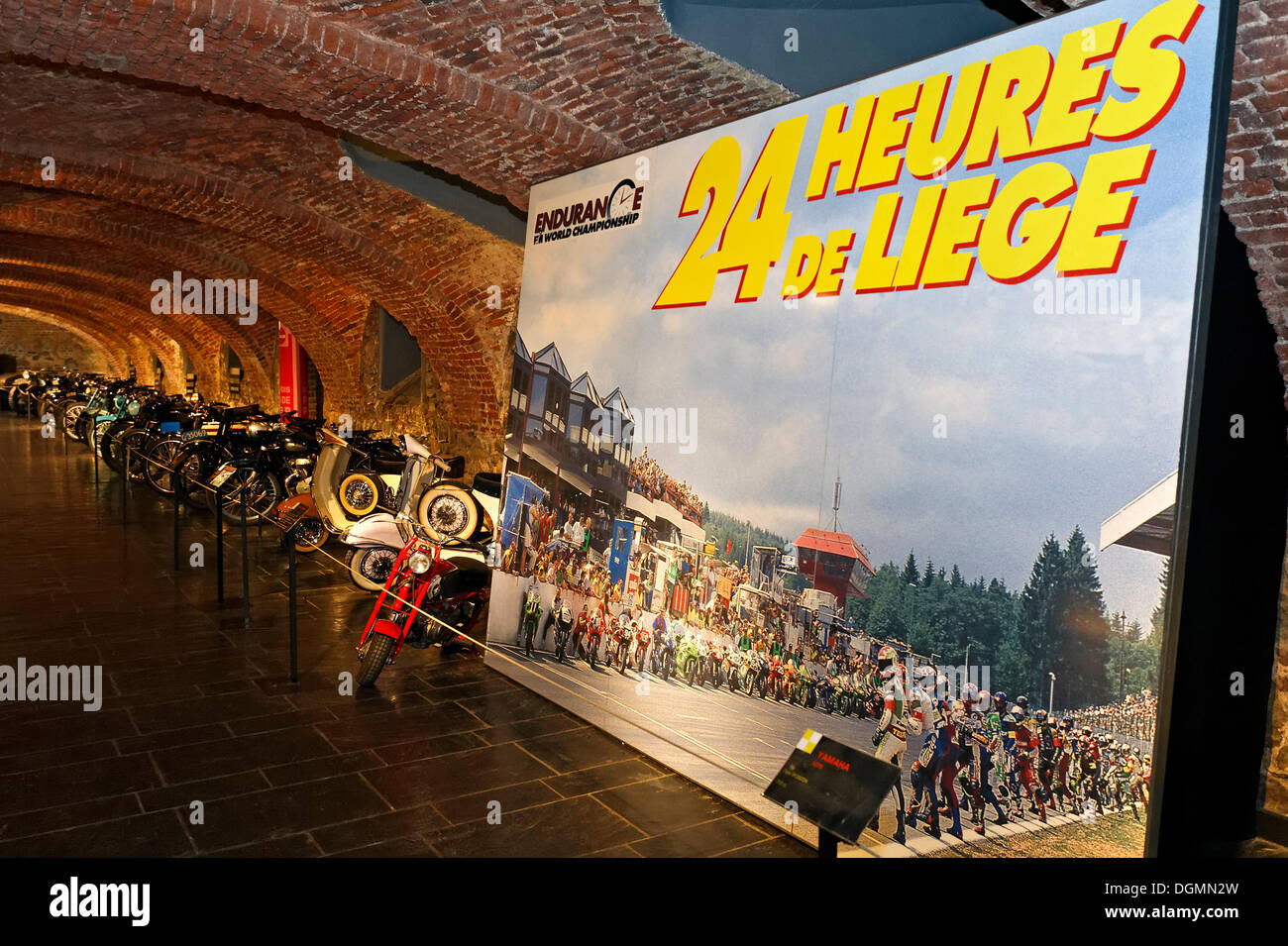 24 Heures de Liège Autorennen, Plakat der Langstrecken-Weltmeisterschaft, Museum des Rennens Circuit de Spa-Francorchamps Stockfoto