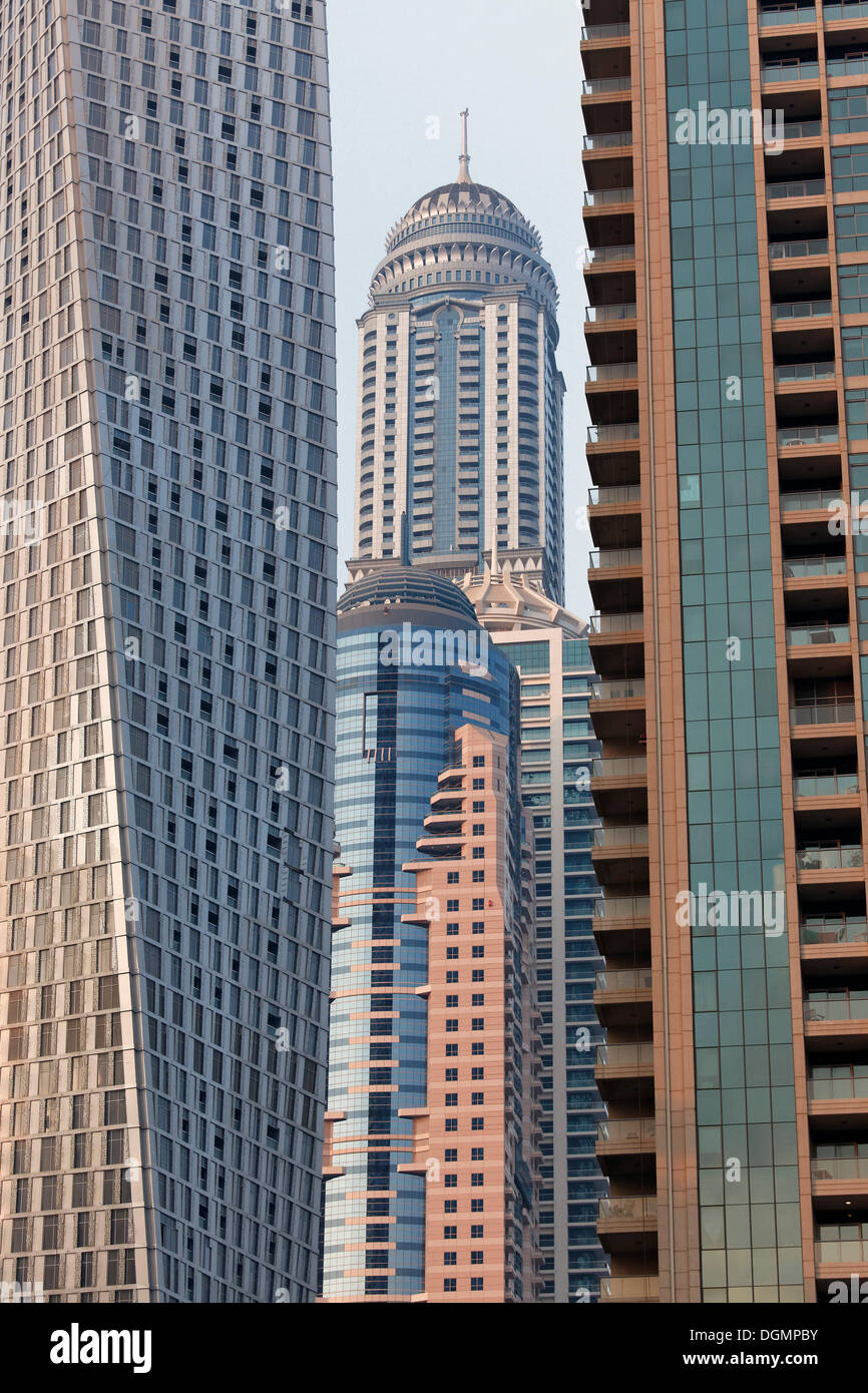 Wolkenkratzer nahe beieinander, Dubai Marina District, Dubai, Vereinigte Arabische Emirate, Naher Osten, Asien Stockfoto