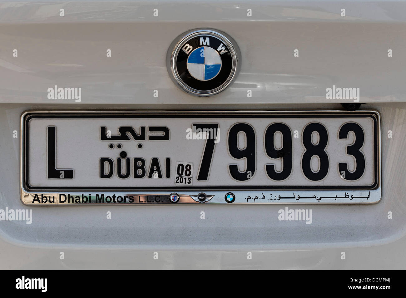 BMW mit einem Nummernschild von Dubai, Vereinigte Arabische Emirate, Naher Osten, Asien Stockfoto