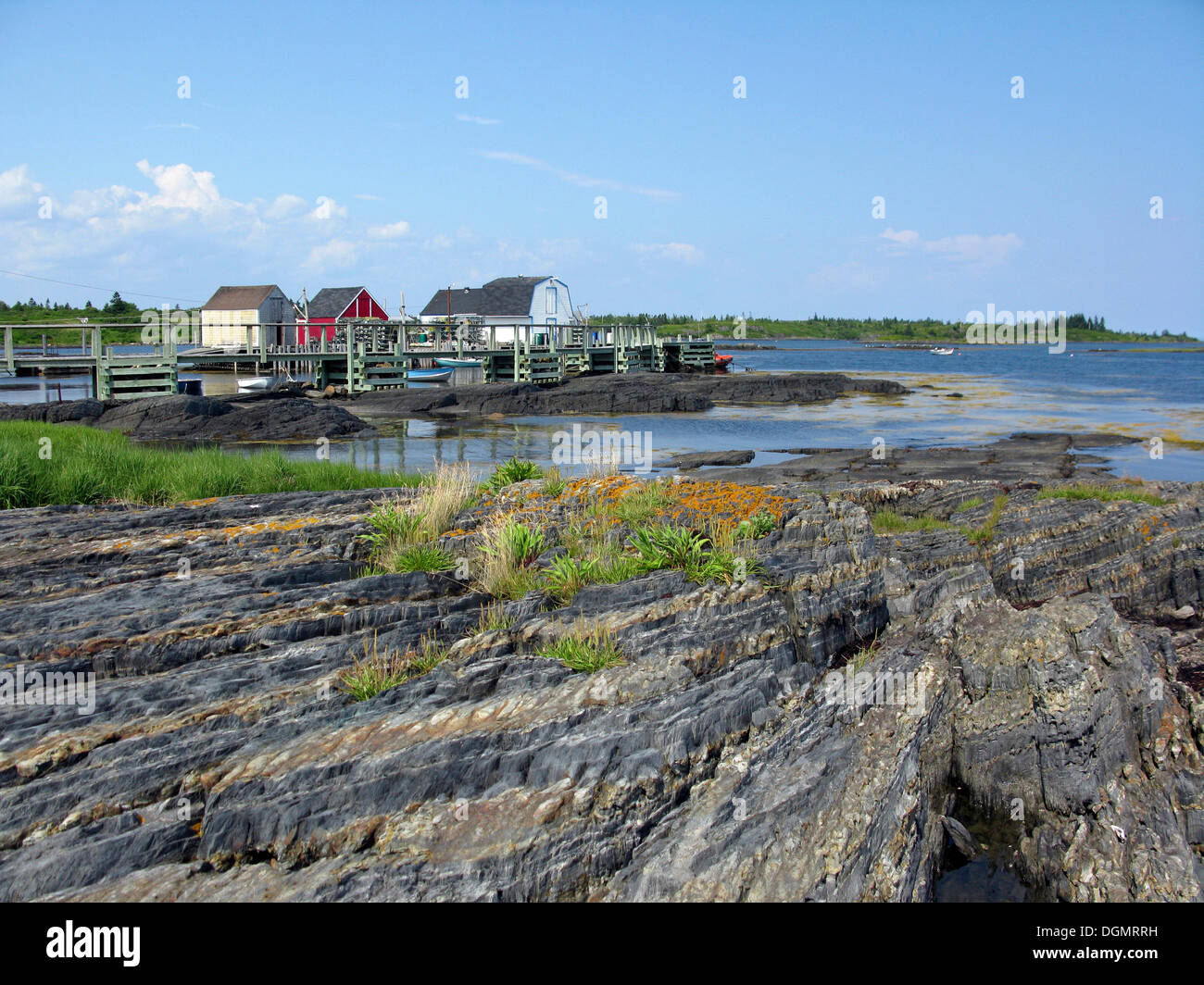 Blau, Felsen, kleine Hummer Hafen, Boote, Felsküste, Lunenburg, Seeprovinzen, Atlantikküste, Nova Scotia, Kanada Stockfoto
