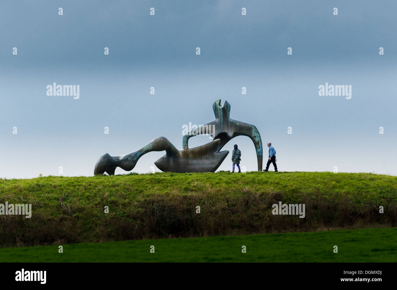 Henry Moore Foundation Bronze Skulptur große liegende Figur. Perry Green viel Hadham Hertfordshire Stockfoto