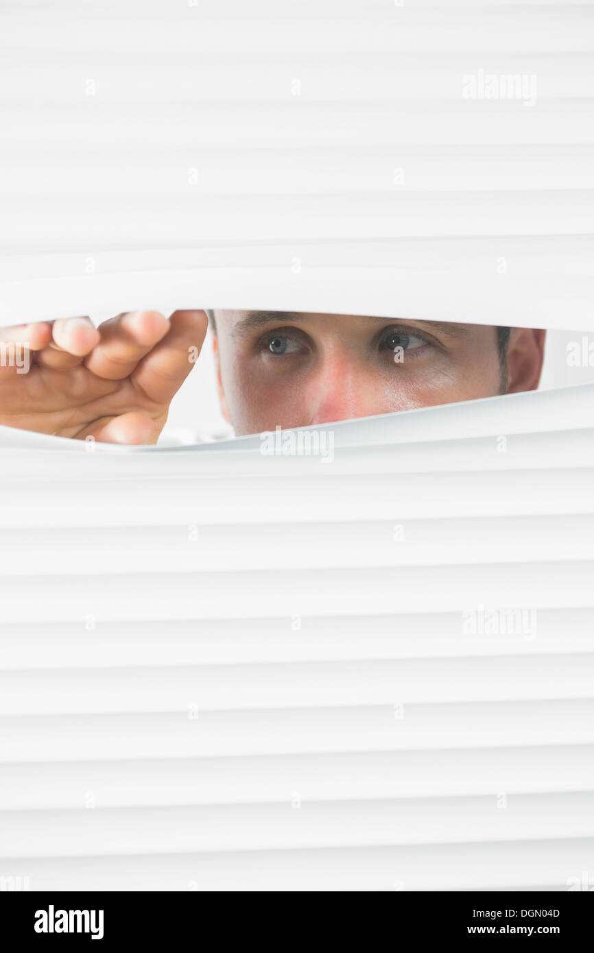Nahaufnahme eines männlichen Augen Spionage Stockfoto