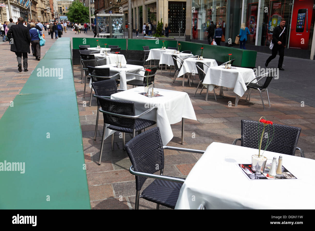 Eine leere Sitzbereich im Freien für das Rogano Restaurant in Glasgow City Centre, Schottland, UK Stockfoto
