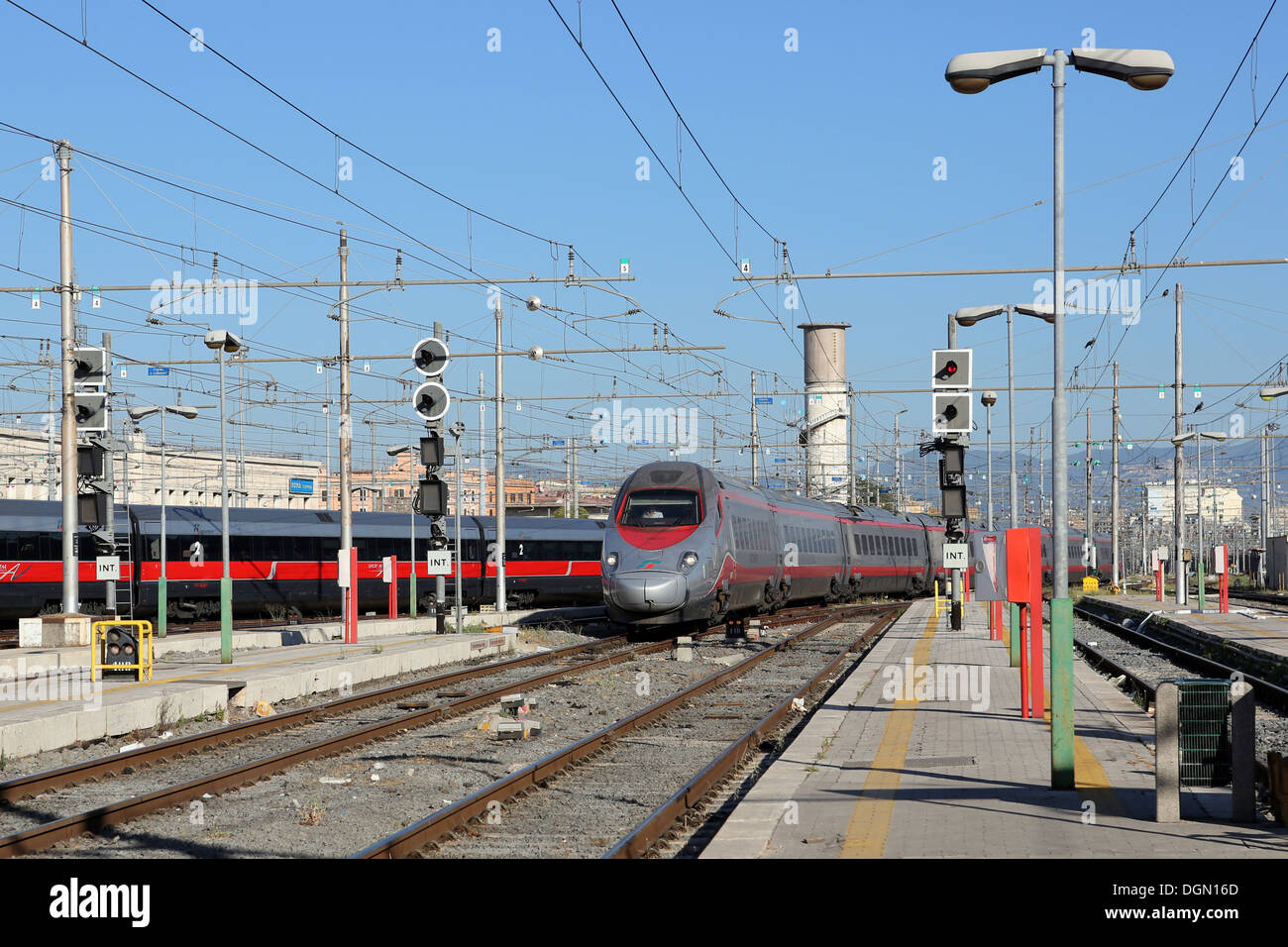 Rom, Italien, zieht Trenitalia Zug in den Bahnhof Rom Termini Stockfoto