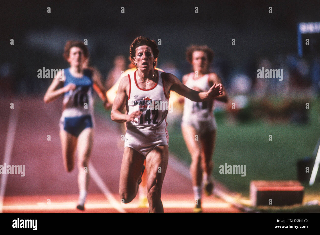 Jarmila kratochvilova cze competing in Fotos und Bildmaterial in