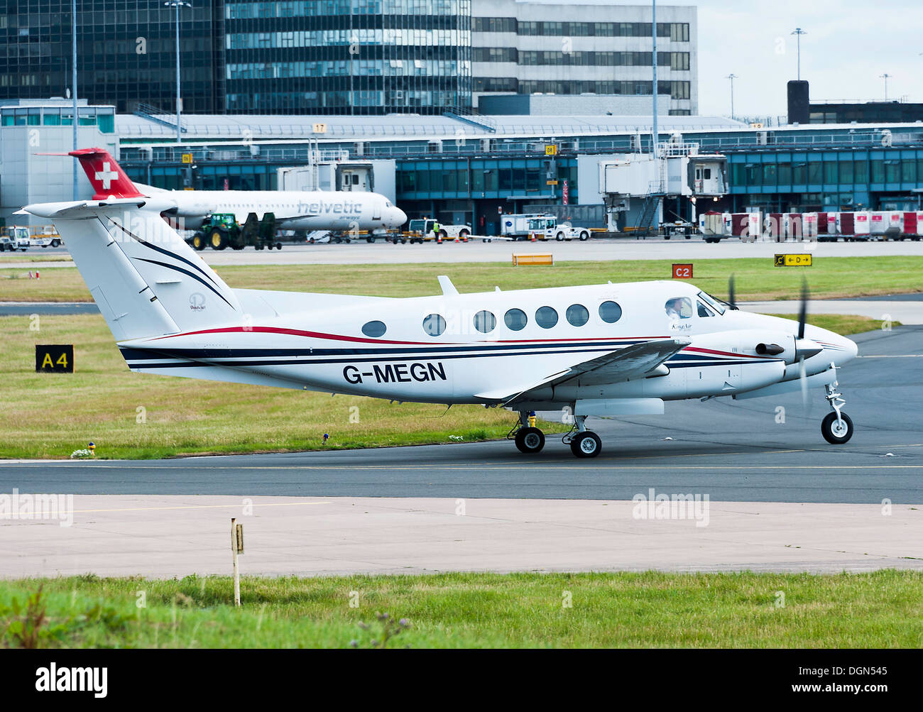 Beechcraft B200 Super King Air Executive Verkehrsflugzeug G-MEGN Vorbereitung für Abflug am Flughafen Manchester-England-Großbritannien Stockfoto