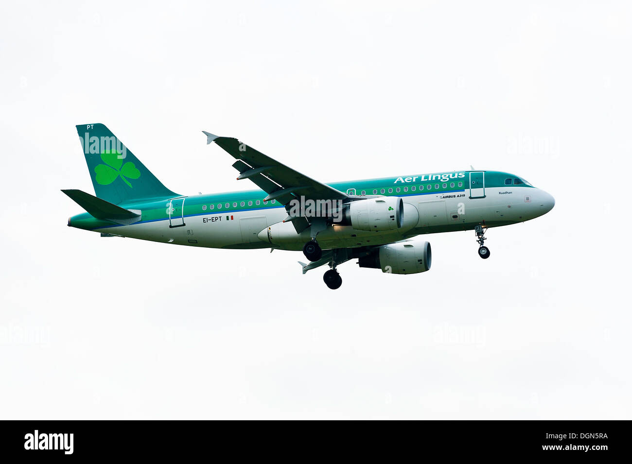 Aer Lingus Airbus A319 Flugzeug im Landeanflug auf London Gatwick Airport West Sussex England Vereinigtes Königreich UK Stockfoto