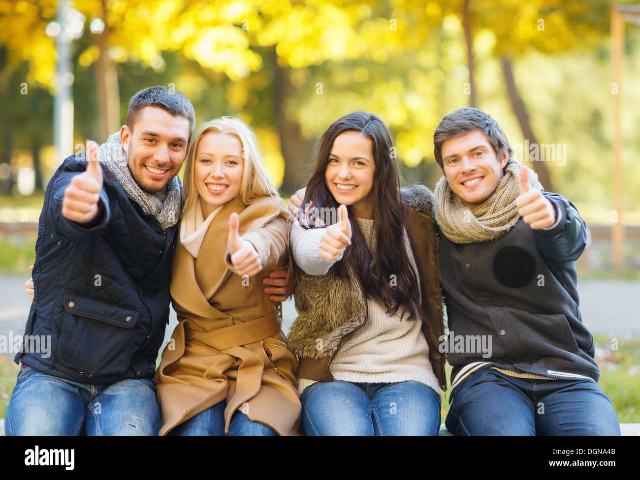 Gruppe von Freunden Spaß im Herbst park Stockfoto, Bild 61934555 Alamy