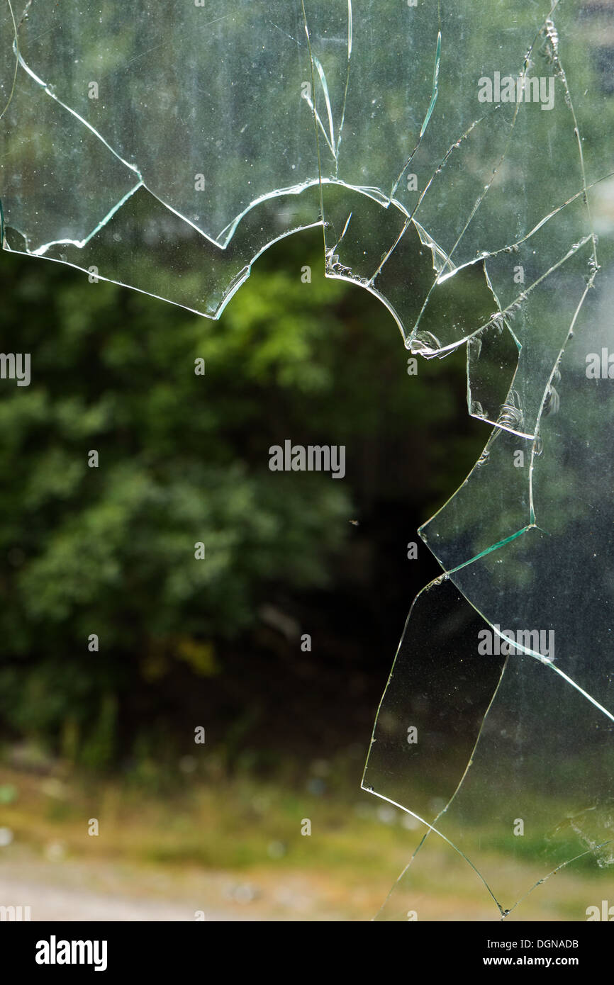 Nahaufnahme des zerbrochenen Fensterglas Stockfoto