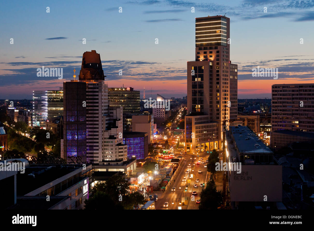 Berlin Deutschland Blick Aus Dem Haus Eden An Der Budapester Strasse Stockfotografie Alamy