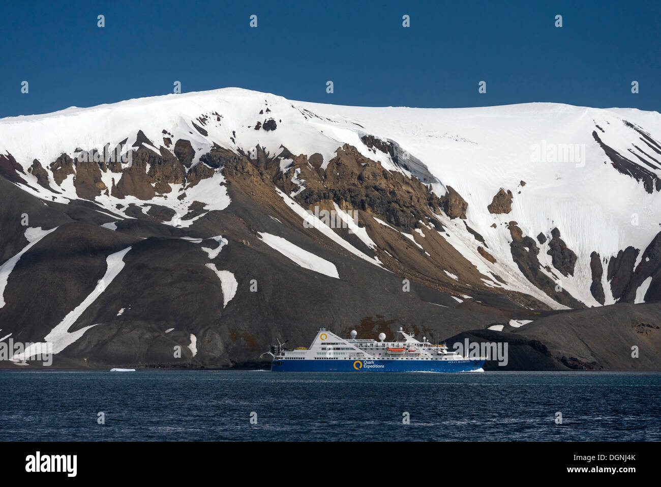 MS Ocean Diamant, Expedition Kreuzfahrtschiff, Deception Island, Süd-Shetland-Inseln, antarktische Halbinsel, Antarktis Stockfoto
