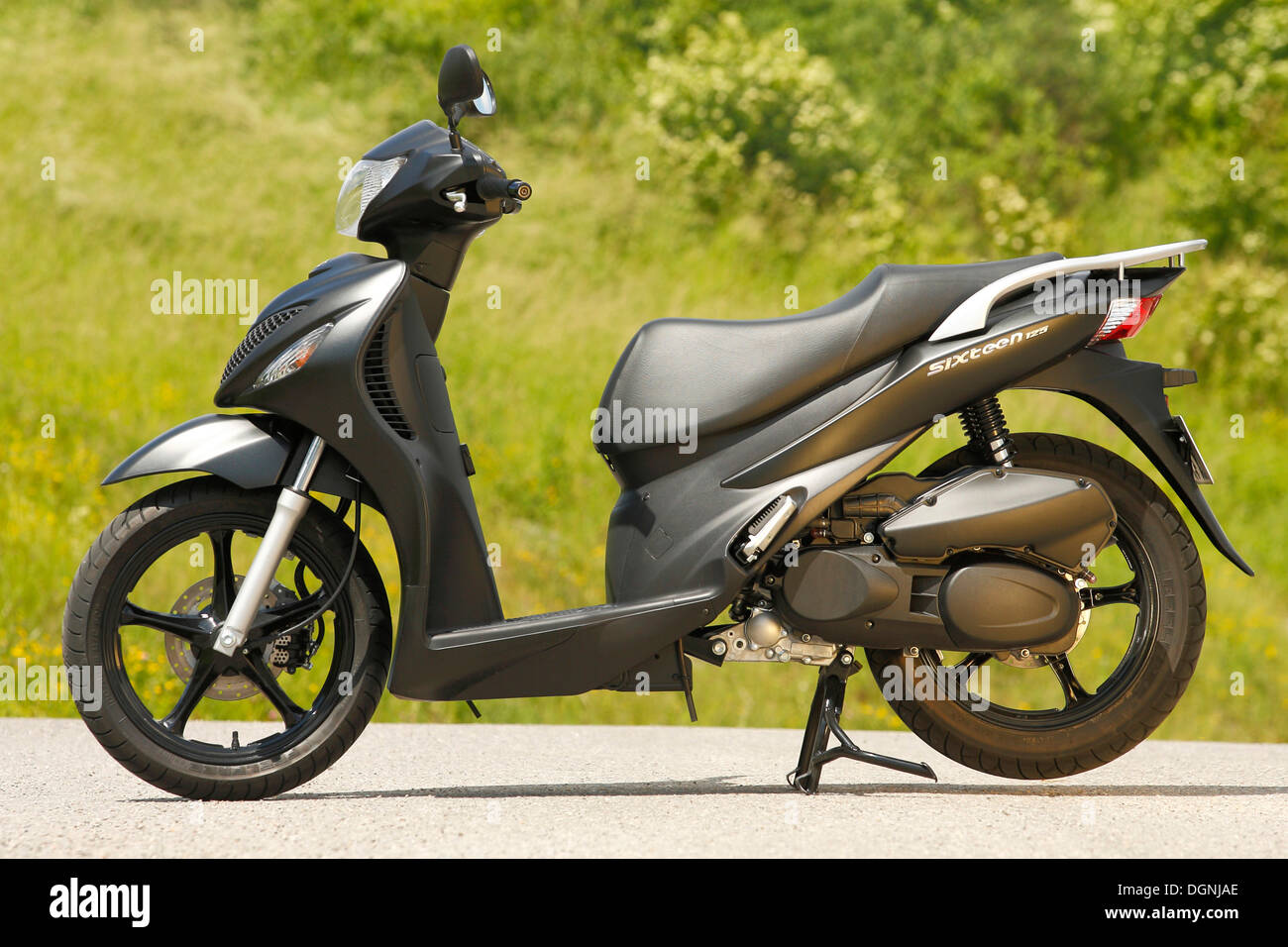 Suzuki 125 Sixteen
