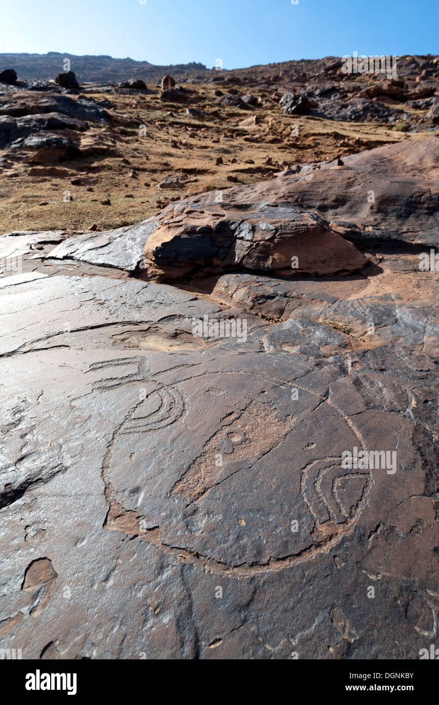 Prähistorische Felszeichnungen in Oukaimeden Skigebiet im hohen Atlas-Gebirge in Marokko Stockfoto