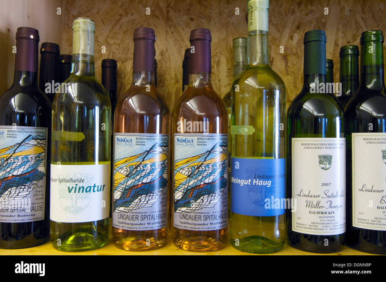 Bayerische Weine vom Bodensee in ein Fachgeschäft in Lindau, Bayern Stockfoto
