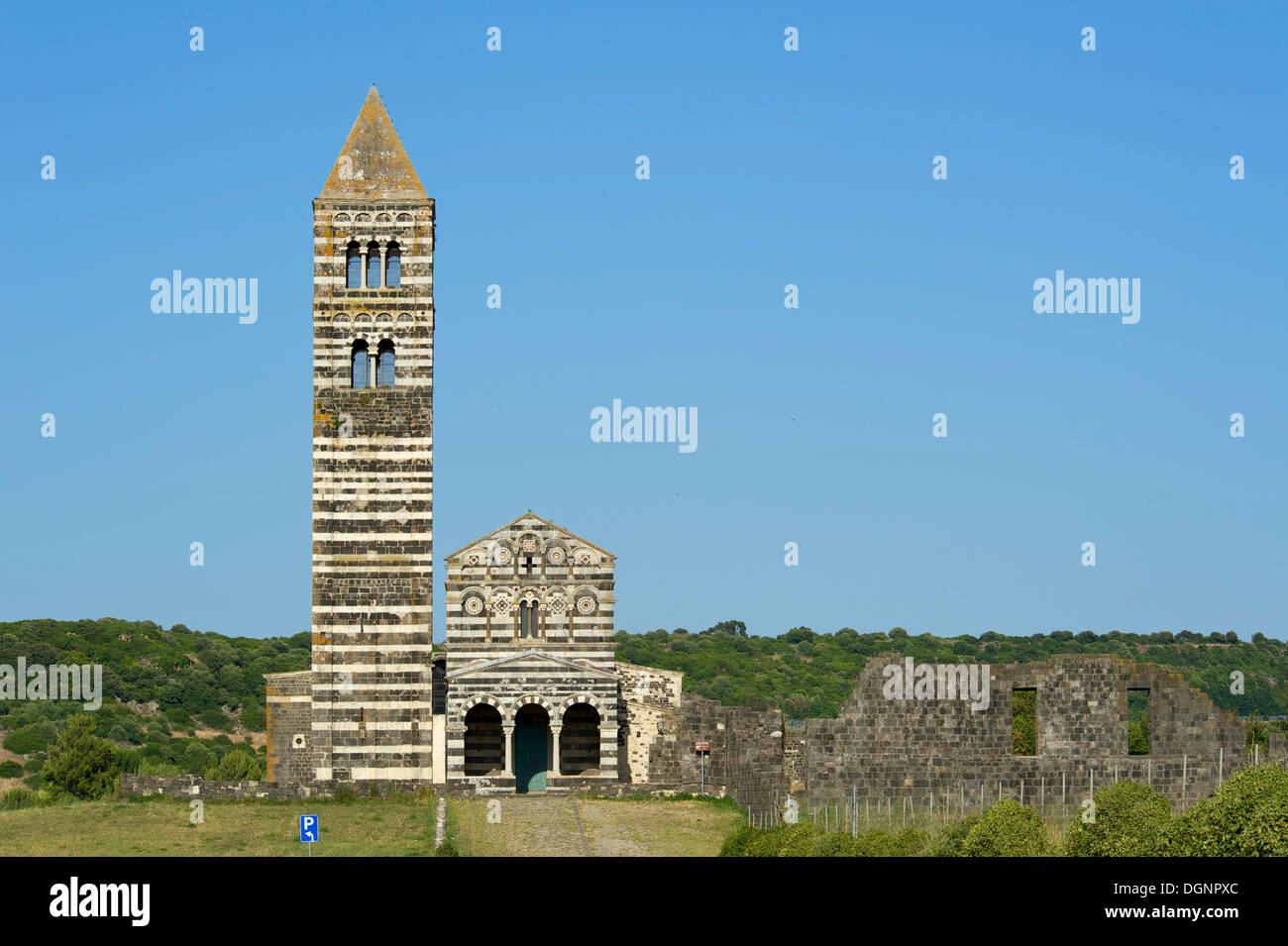 La Basilica della Santissima Trinità di Saccargia, Basilika der Hauptheiligen Saccargia, Sardinien, Italien Stockfoto