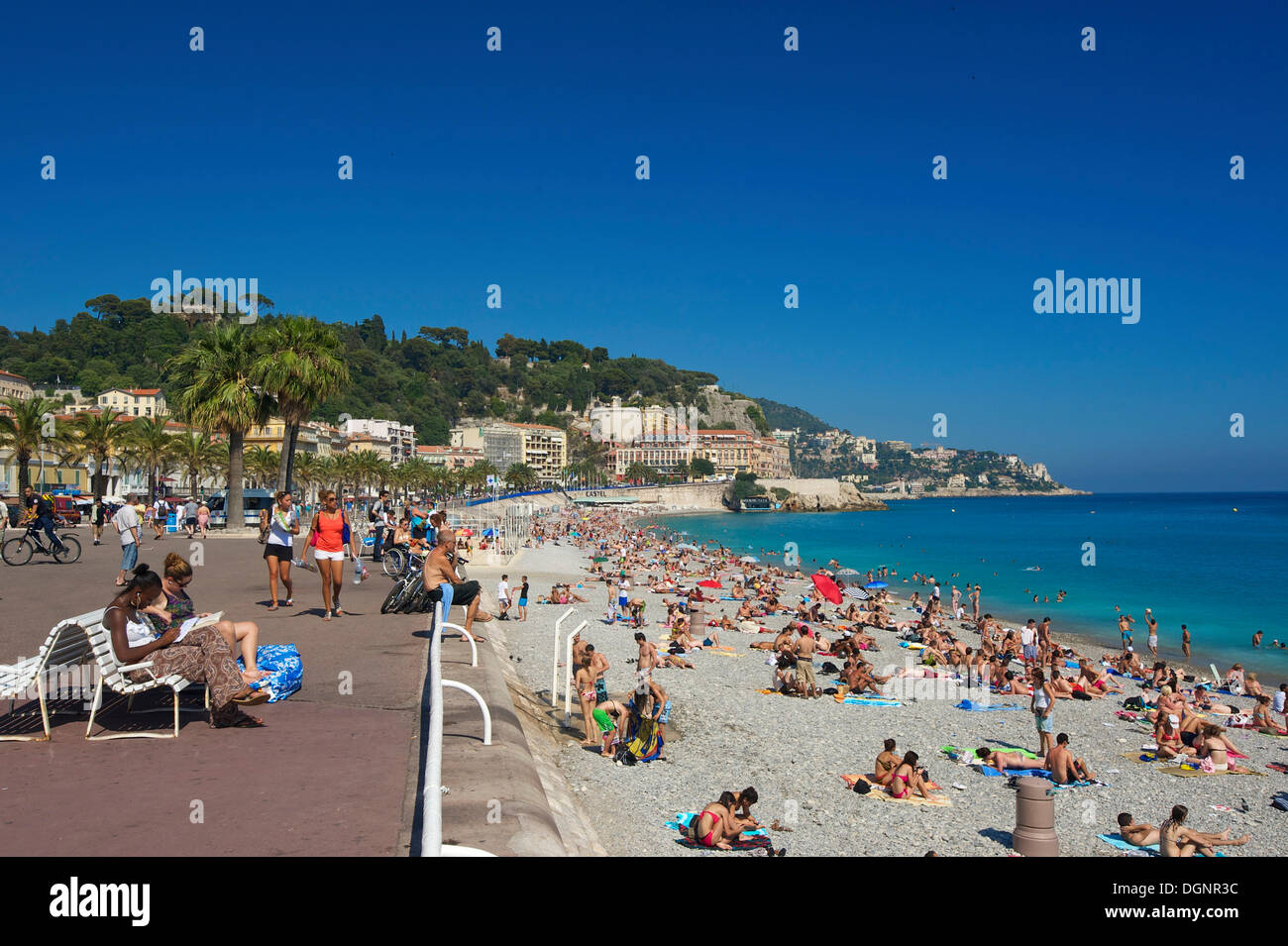 Strand an der Promenade des Anglais, Nizza, Côte d ' Azur, Alpes-Maritimes, Provence-Alpes-Côte d ' Azur, Frankreich Stockfoto