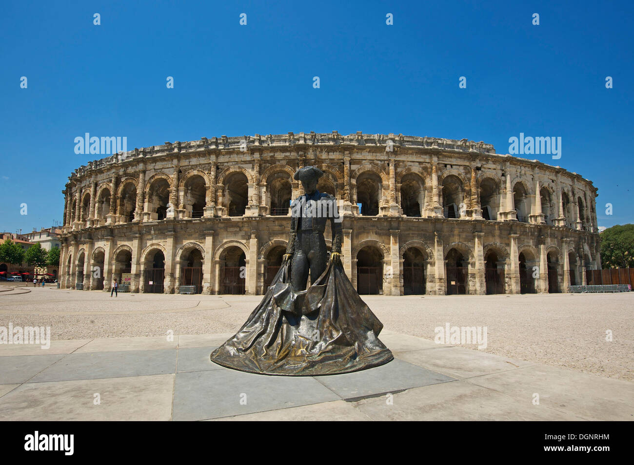 Statue von einem Torero vor das römische Amphitheater, Nîmes, Region Languedoc-Roussillon, Frankreich Stockfoto