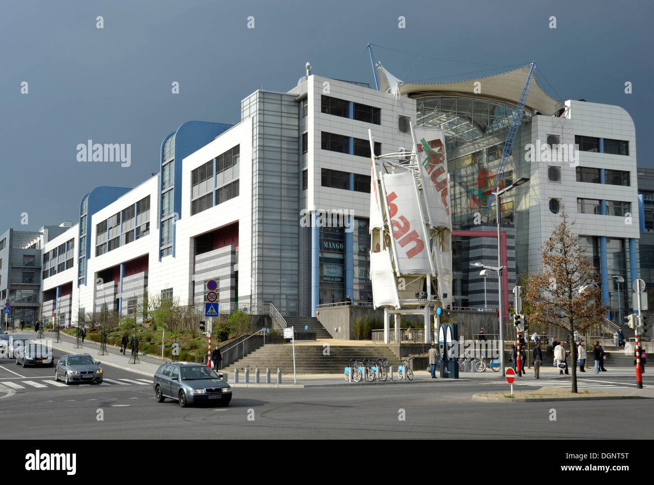 Einkaufszentrum, Avenue John F. Kennedy-Straße, Viertel Kirchberg, Luxemburg-Stadt, Europa Stockfoto