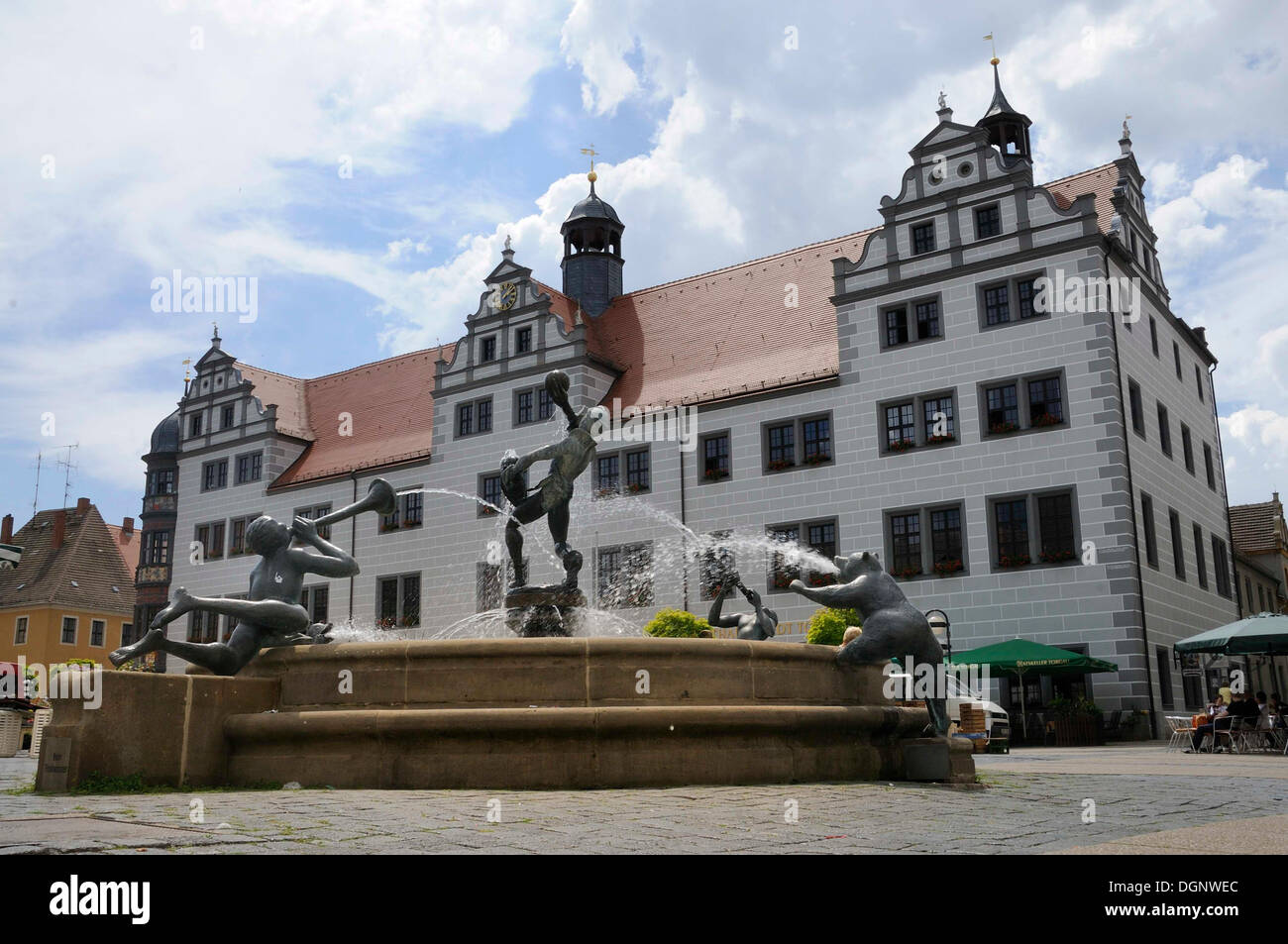 Marktplatz mit Aountain und Rathaus, Torgau, Landkreis Nordsachsen Grafschaft, Sachsen Stockfoto