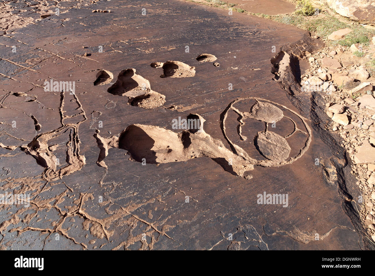 Prähistorische Felszeichnungen in Oukaimeden Skigebiet im hohen Atlas-Gebirge in Marokko Stockfoto