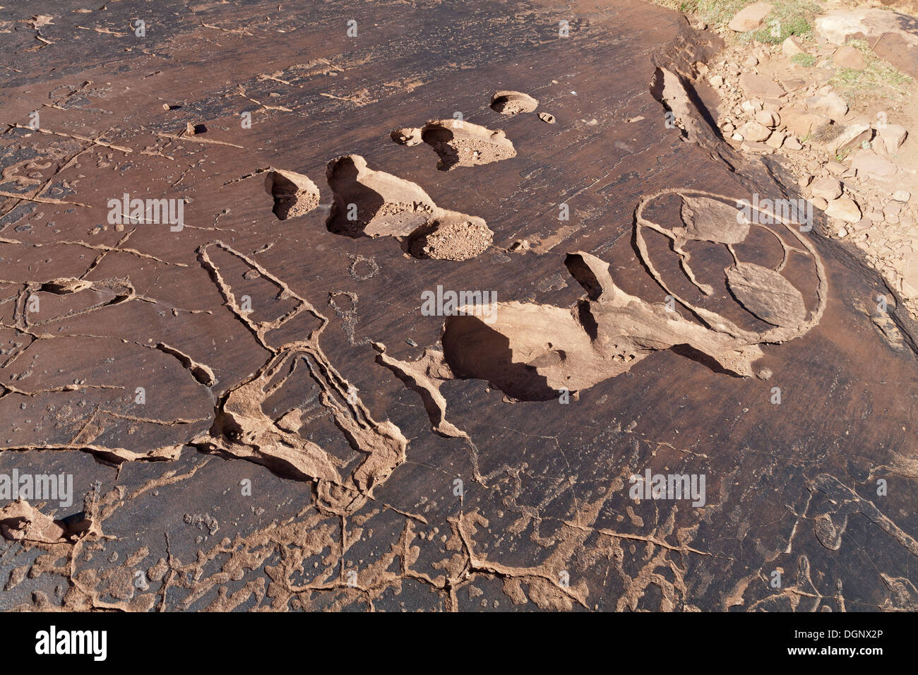 Prähistorische Felszeichnungen in Oukaimeden Skigebiet im hohen Atlas-Gebirge in Marokko Stockfoto