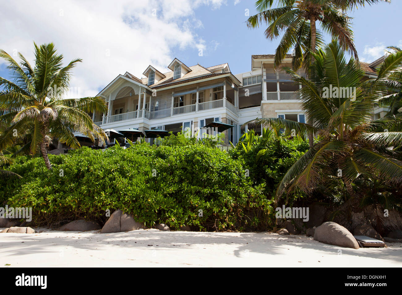 Banyan Tree Hotel, gebaut Haupthaus im kolonialen Stil, auf den Strand von Anse Intendance, Mahe, Seychellen, Afrika, Indischer Ozean Stockfoto