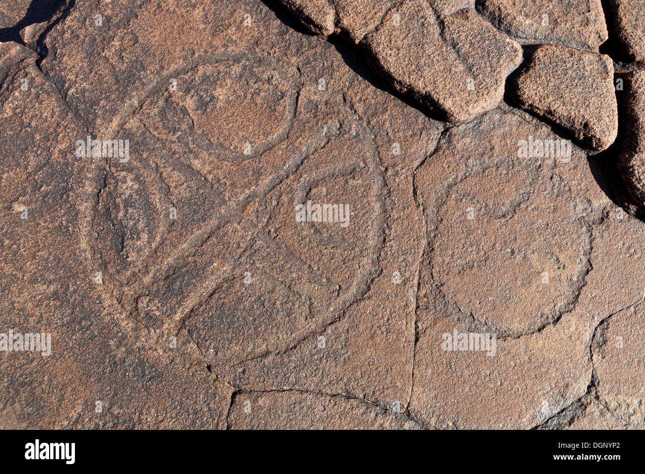 Prähistorische Felszeichnungen in Oukaimeden Skigebiet im hohen Atlas-Gebirge in Marokko Stockfoto