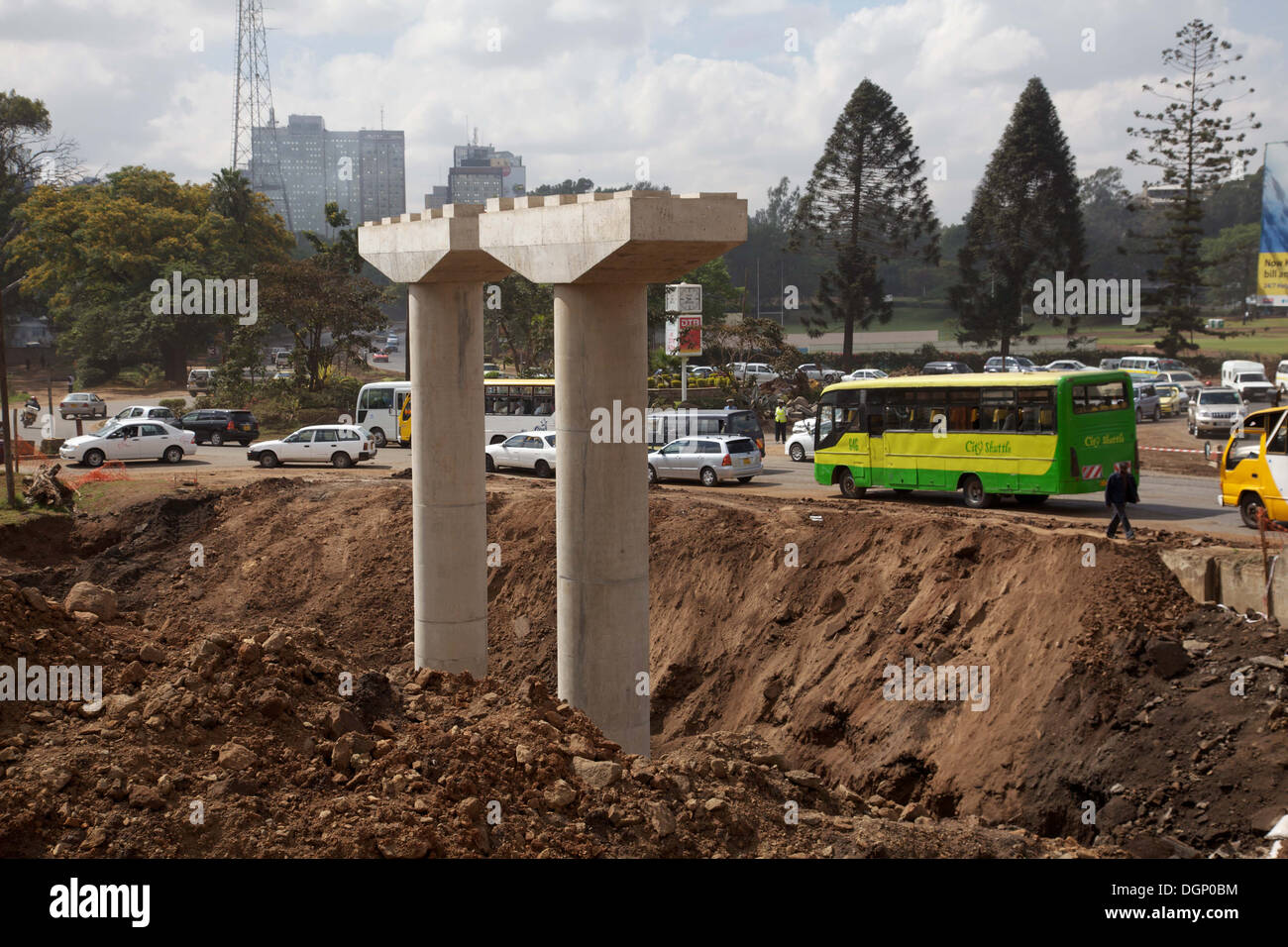 Chinesischen Einfluss und Straße Konstruktionen in Kenia ist neue Zeichen neue Partnerschaft in ganz Kenia einschließlich Lager afrikanischen Kontinent. Stockfoto