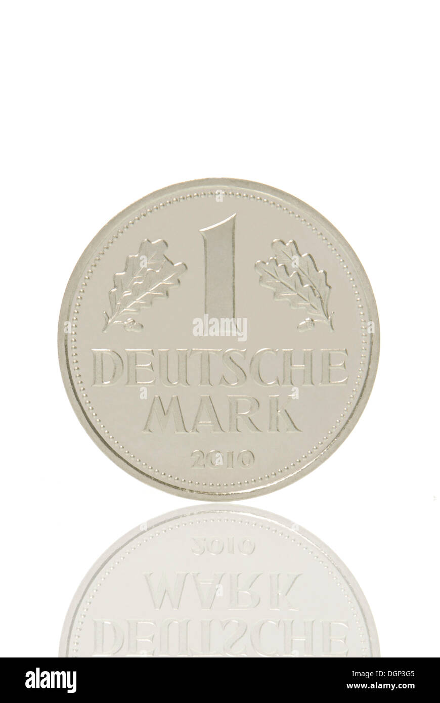 DM-Münze mit der Aufschrift mit dem Datum des Jahres 2010, symbolisches Bild für die Rückkehr der D-Mark Stockfoto