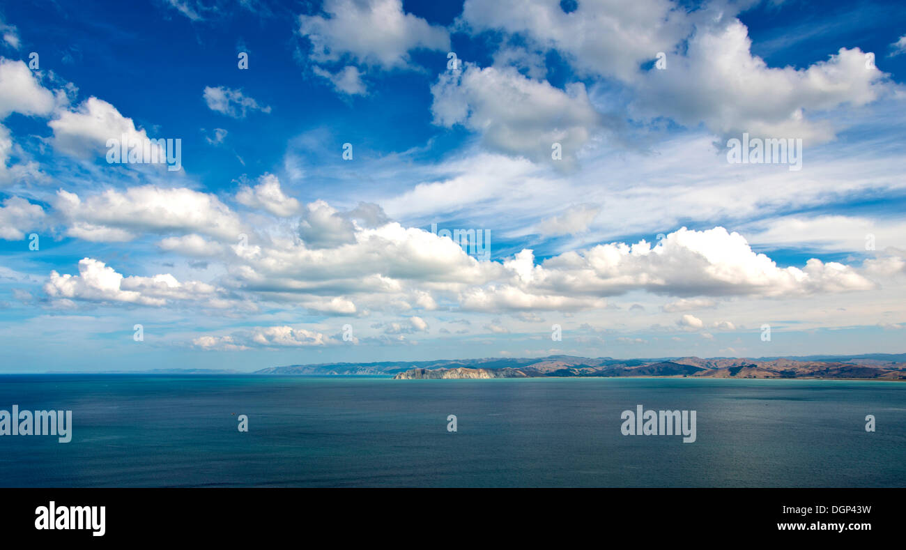 Küstenlandschaft mit Wolken am East Cape, Gisborne, Poverty Bay, Eastcape, Neuseeland Stockfoto