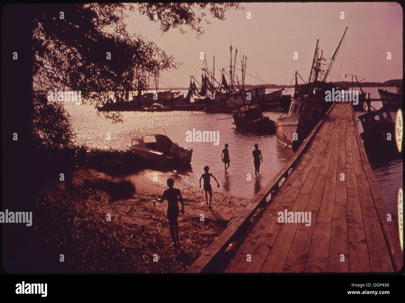 Eine Garnelenflotte, die von einer Black-eigenen Genossenschaft auf Hilton Head Island betrieben wird und lokale Meeresfrüchte und wirtschaftliche Unabhängigkeit fördert. Stockfoto