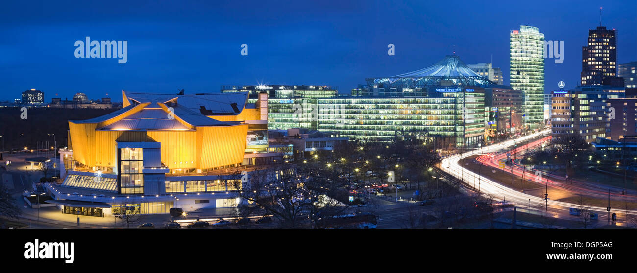 Quadratisch mit der Berliner Philharmonie Konzertsaal, DB-Tower, Sony Center und Kollhoff-Tower, Berlin Potsdamer Platz Stockfoto