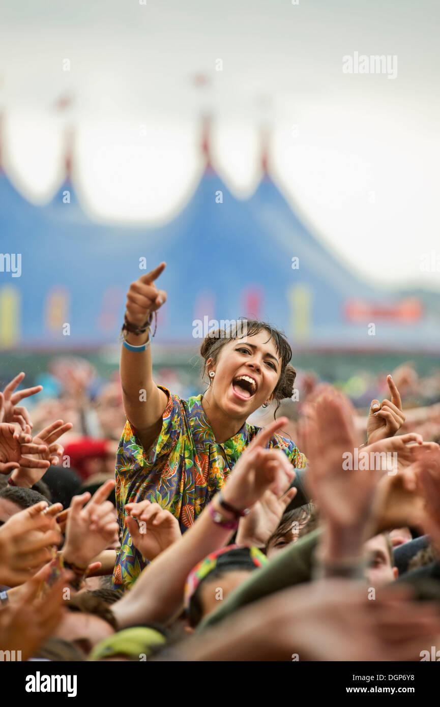 Das Reading Festival - Musik-Fans im Regen Aug 2013 Stockfoto