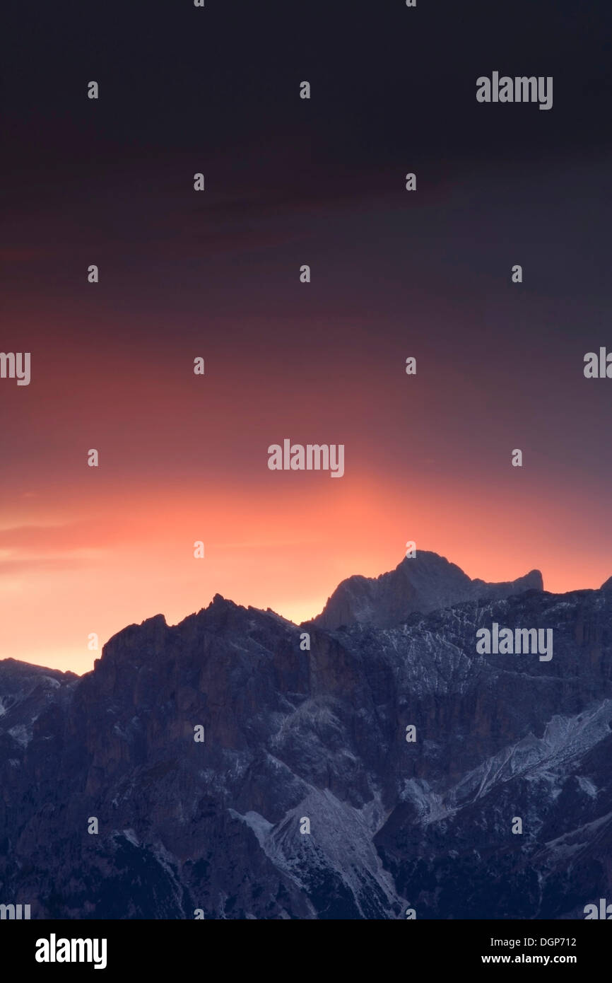 Sonnenuntergang in den Dolomiten, in der Nähe von Val di Fassa, Trentino-Alto Adige, Italien, Europa Stockfoto