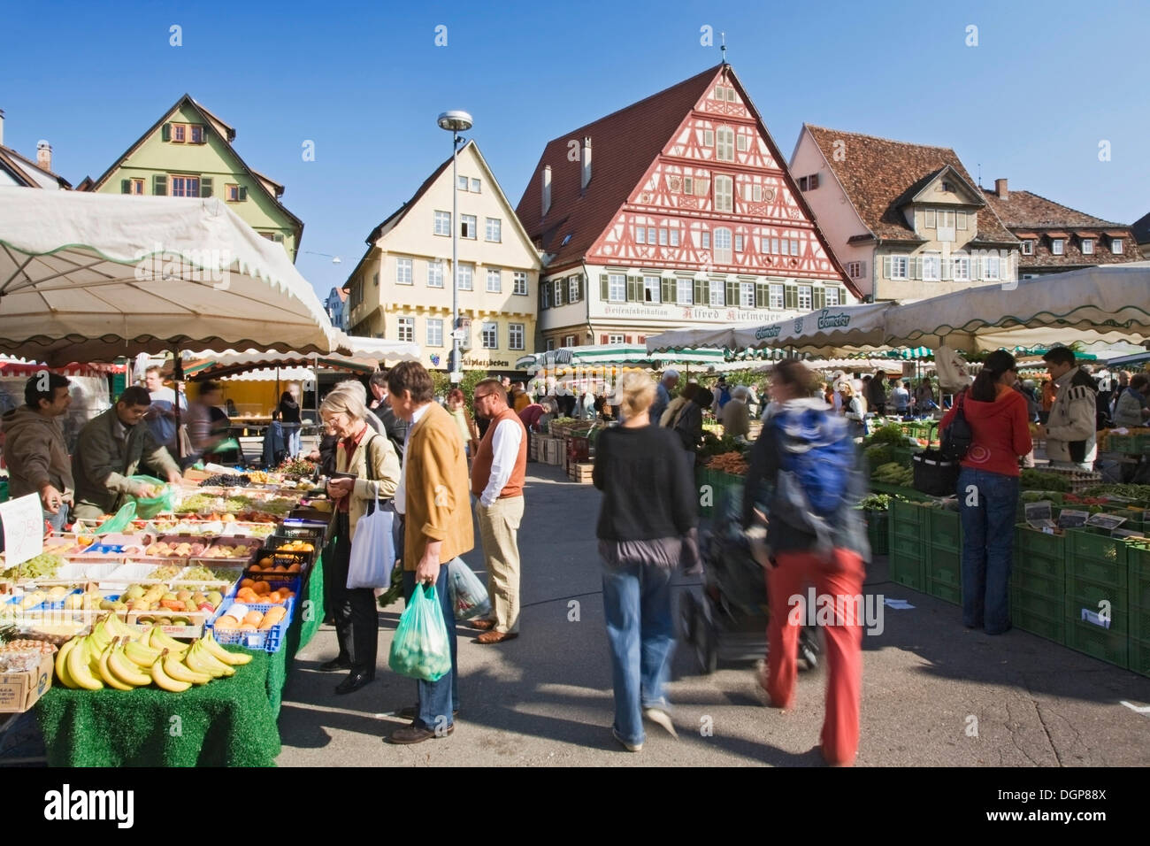 Markttag in der Markt-Quadrat in Esslingen am Neckar, Baden-Württemberg Stockfoto