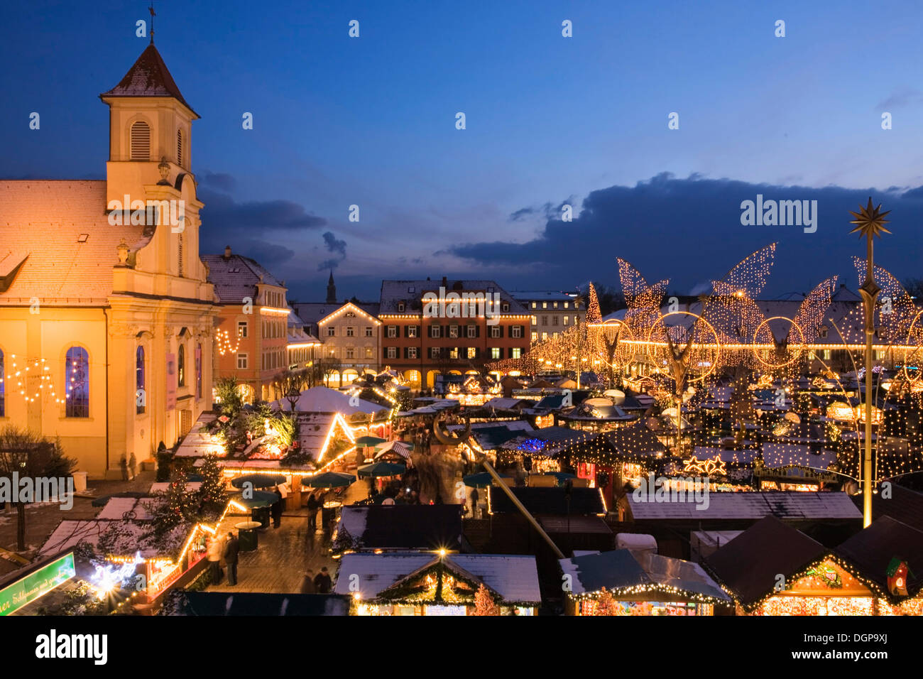 Weihnachtsmarkt auf dem Marktplatz in Ludwigsburg, BadenWürttemberg