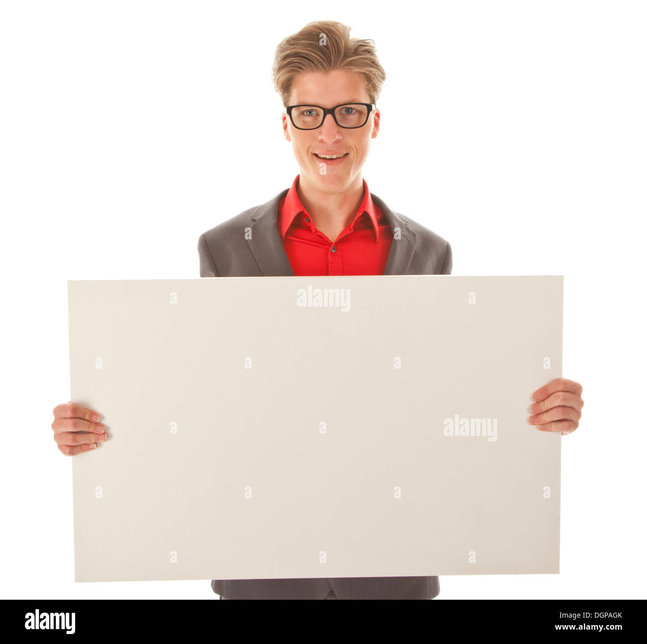 Junger Mann hält eine weiße Tafel isoliert auf weißem Hintergrund Stockfoto