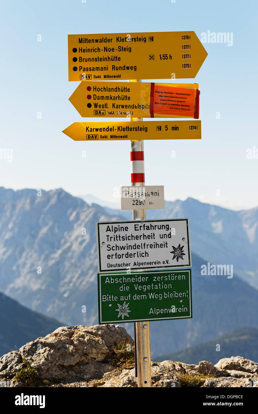 Wegweiser, Passamani Rundweg, Mittenwald, Karwendelgebirge, Bayern, Oberbayern Stockfoto