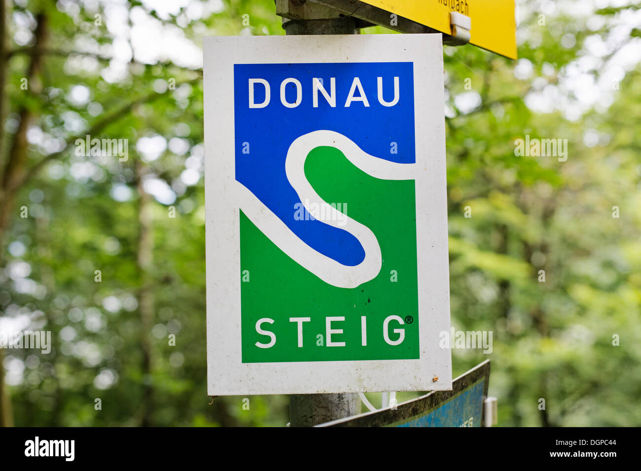 Melden Sie sich für den Donausteig-Wanderweg entlang der Donau Hausruckviertel Region, Oberösterreich, Österreich, Europa Stockfoto